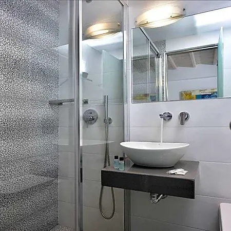 Hotell Nazos *