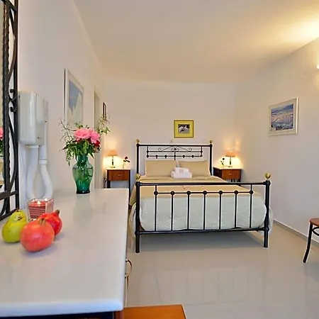 Nazos Hotell *