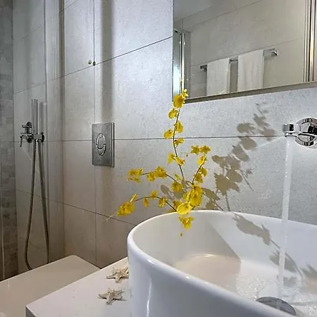 Nazos Hotell *